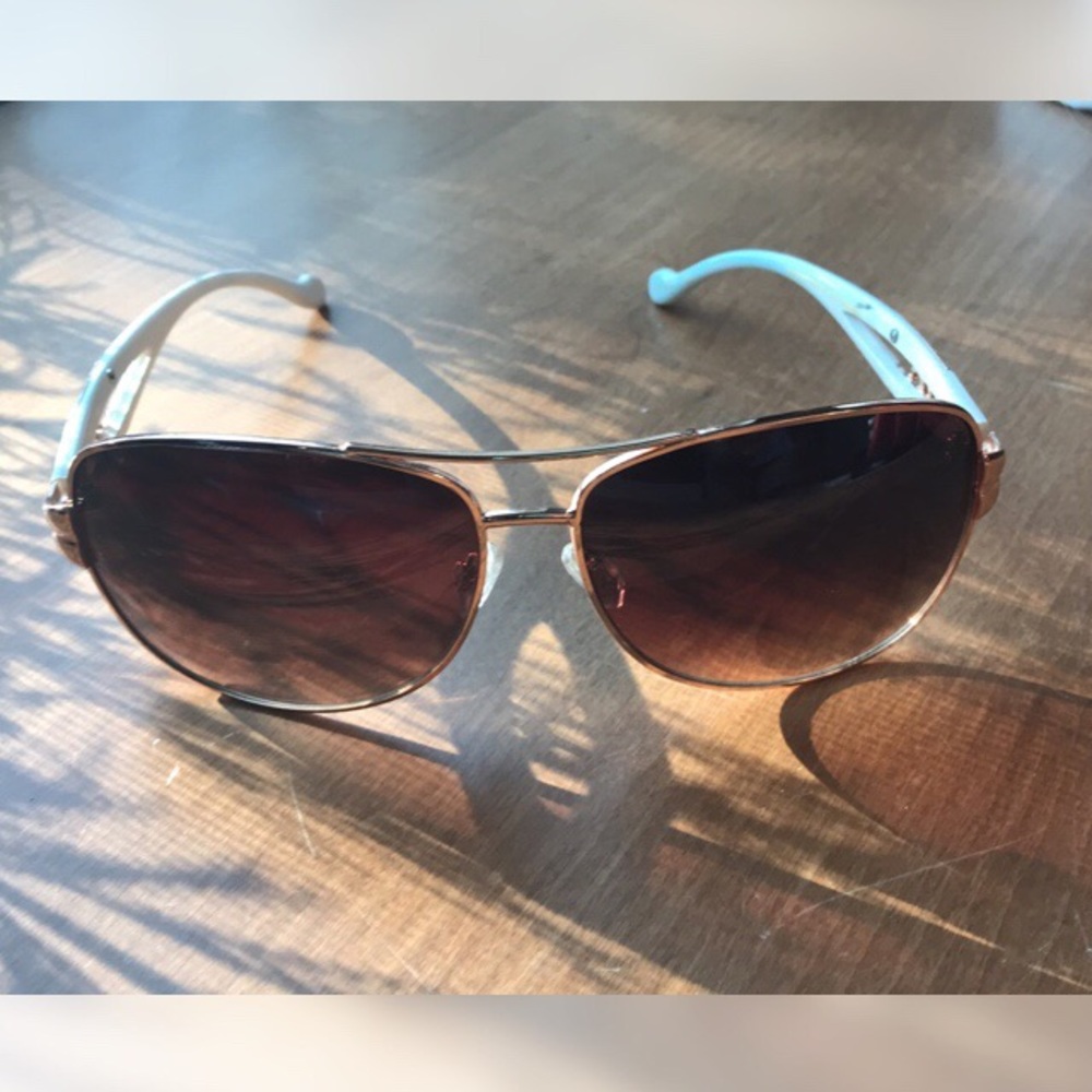 Chic sunglasses!